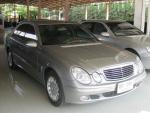 2004 BENZ E200 KOM W211 ( ELEGUACE ) เกียร์ทริปทรอนิค เบาะหนังแท้ปรับไฟฟ้าพร้อมเมมโมรี่ 3 จุด ไฟหน้าไบซีนอล ม่านบังแดดหลังไฟฟ้า
